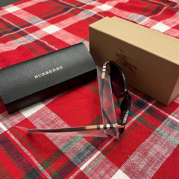 Brand New Burberry Sunglasses - Picture 3 of 5